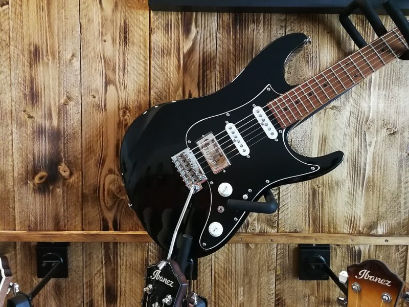 Ibanez AZ2204B-BK Prestige AZ-Series E-Guitar 6 String Black, Made in Japan+ Case
