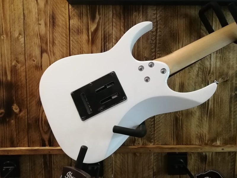 Ibanez GRG140WH GIO Series E-Guitar 6 String White