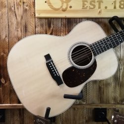 Martin 000-16E-01 Acoustic Guitar Granadillo 2019, Made in USA + GigBag